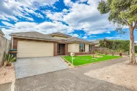 StayAU Spacious Stay Point Cook