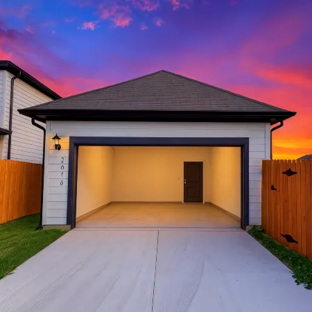 Modern 4BR New Home w Luxury Touches