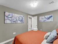 Hillside Suite: Your Cozy, Modern Getaway in Medicine Hat - 3-Star