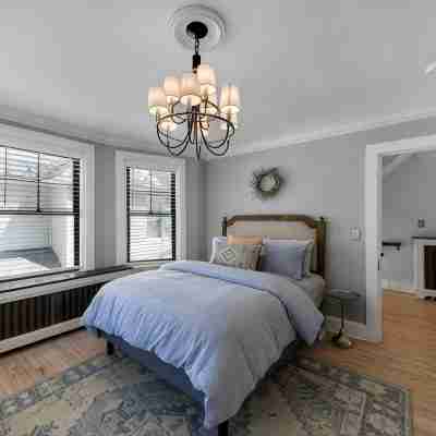 Spacious In-Town Saratoga 5 Bedroom Modern Farmhouse Rooms