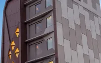 Yellow Star Gejayan Hotel
