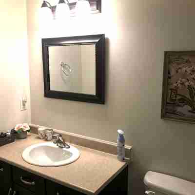 Stylish 1BR unit in Bedford, only 15 min to downtown Halifax. Near shopping area Rooms