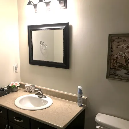 Stylish 1BR unit in Bedford, only 15 min to downtown Halifax. Near shopping area