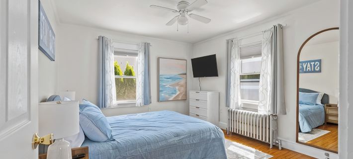 Costal Cottage Retreat minutes from Newport RI Hotels in Middletown