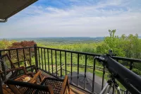 Unreal Mountain Views w/ Hot Tub Near Charming Jim Thorpe & Blue Mountain Skiing - Mountain view