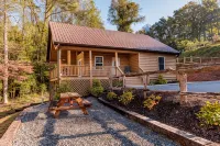Close to Town, Private, Hot Tub, Fireplace, Fire Pit
