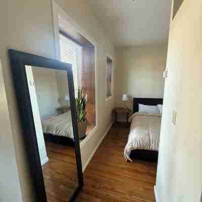Pet Friendly Apartment In Arena District with Parking Rooms