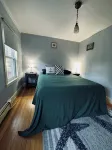 Captain's 2Br Suite. Best Value, Near Everything, Big Yard, Treehouse. No Fees.