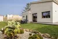 Exclusive villa with garden near the sea - Villas