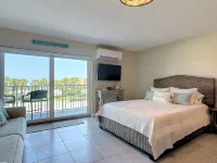 Salty Surfer Beach Getaway studio in New Smyrna Beach - 2-Star