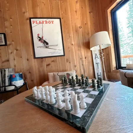 Charming 3BR Getaway /10 min to Donner Lake /BBQ /Hikes /Board Games /Fireplace