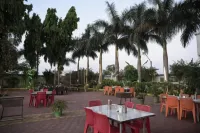 Hotel Devraj Palace - parking