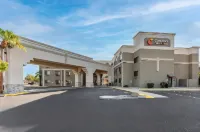Comfort Inn & Suites Surprise Near Sun City West - 3 tähden