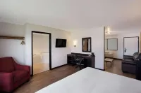 Quality Inn & Suites Junction - Pools