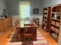 Historic Cottage 4 Riverside Dve. Pet friendly, flat fenced yard  on the River. - Wi-Fi
