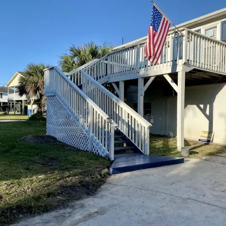 Partial Ocean View! Fenced Yard Bring Doggo. WaterFront Dock Fishing