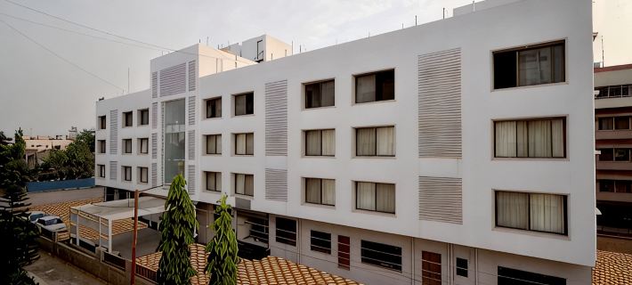 Hotel Dwarka Park Hotels in Shirdi