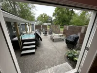 Completely remodeled getaway! Walking distance to beach, restaurants and bars - WiFi