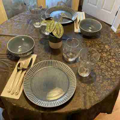 ARCATA cozy 2-bedroom with fireplace, close to downtown and Cal Poly Humboldt Dining/Meeting Rooms