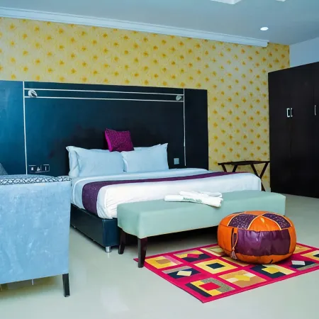 Monarchs Luxury Palace Hotel