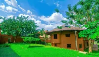Trois Ore Residences and Green Earth Bistro - 4 estrellas