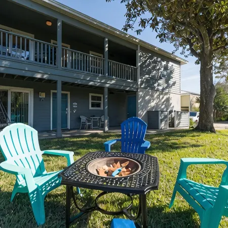 Beachy Getaway–Cozy, Clean & Equipped w/ All Essentials! Relax, Enjoy & Refresh!