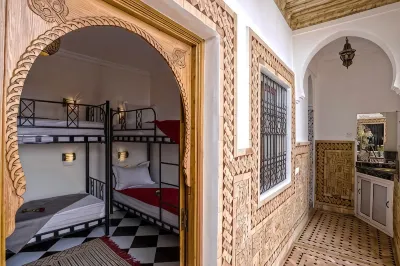 Hostel Amour d'Auberge Отели в г. 