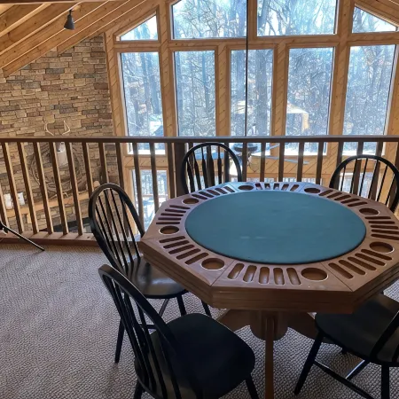 Gorgeous Chalet Getaway with Cabin Feel sleeps 10 at Innsbrook Resort
