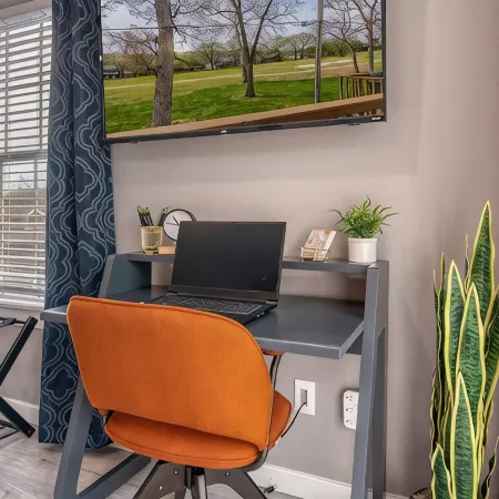 King Suite Condo - Golf Course View!
