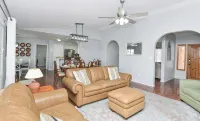 TMK-Spacious 4br home with pool for your comfort. EV charger available - Private Pools