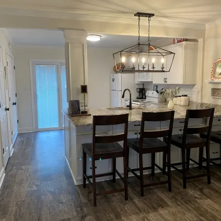 Adorable & recently renovated condo within walking distance to downtown Clemson. Отели в г. Клемсон