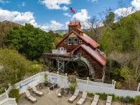 Apple Farm Inn Hotel di 