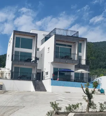 Geoje View Pension - Rooftop Pools