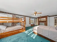 Mountainside Home In North Conway. Incredible Views, Hot Tub, Pets Allowed