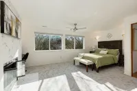 Ultimate Group Getaway: Near Ferry, Hot Tub and Games - 4-Star