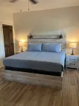 Living Waters Estates, Elegant 3 BR Home with kids area, hot tub, sleeps 12 - Wi-Fi
