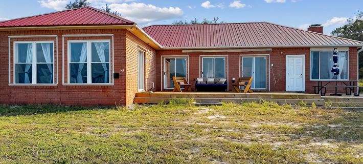 Charming 3-bedroom bay front house with WiFi and AC in fabulous Gulf Shores AL Hotels in Baldwin County