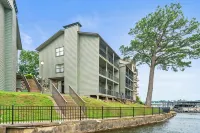 Cozy Lakefront Condo, 2BR/2BA Retreat - 4-Star