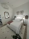 Abodu Modern Cottage 2bd with hot tub - walkable to Greenlake - Country Houses