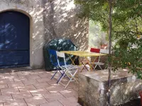 Provencal cottage surrounded by olive trees for lovers of calm and nature. Hôtels à : Ceyreste