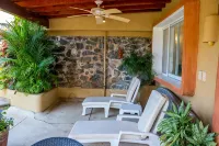 Luxury And Peaceful Little Condo With Direct Access To The Beach