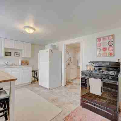 Milwaukee 1BR Bungalow with free parking Others