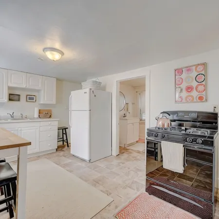 Milwaukee 1BR Bungalow with free parking