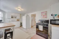 Milwaukee 1BR Bungalow with free parking