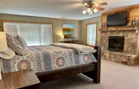 Secluded Cabin Overlooking Fontana Lake & Smoky Mtns NP - Wifi