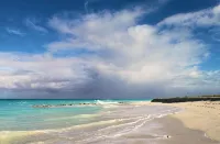 SPECIAL DISCOUNTED RATE!-  Magical Oceanfront Holiday - Grace Bay Beach 1/2 bed - 4-Star