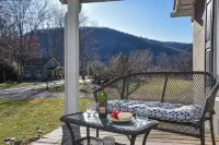 Delightful 2-bedroom Cottage in Hot Springs - 4-Star