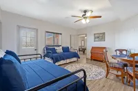 Peaceful 2Br Farm Stay - 10 Min to Grand Park - Homestays