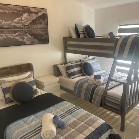 Spacious 5 bedroom home with WiFi and air conditioning in charming Brandon.