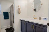 Convenient Cottage Unit w/grill close to Hospitals, Restaurants and Ft Moore - 4 ดาว